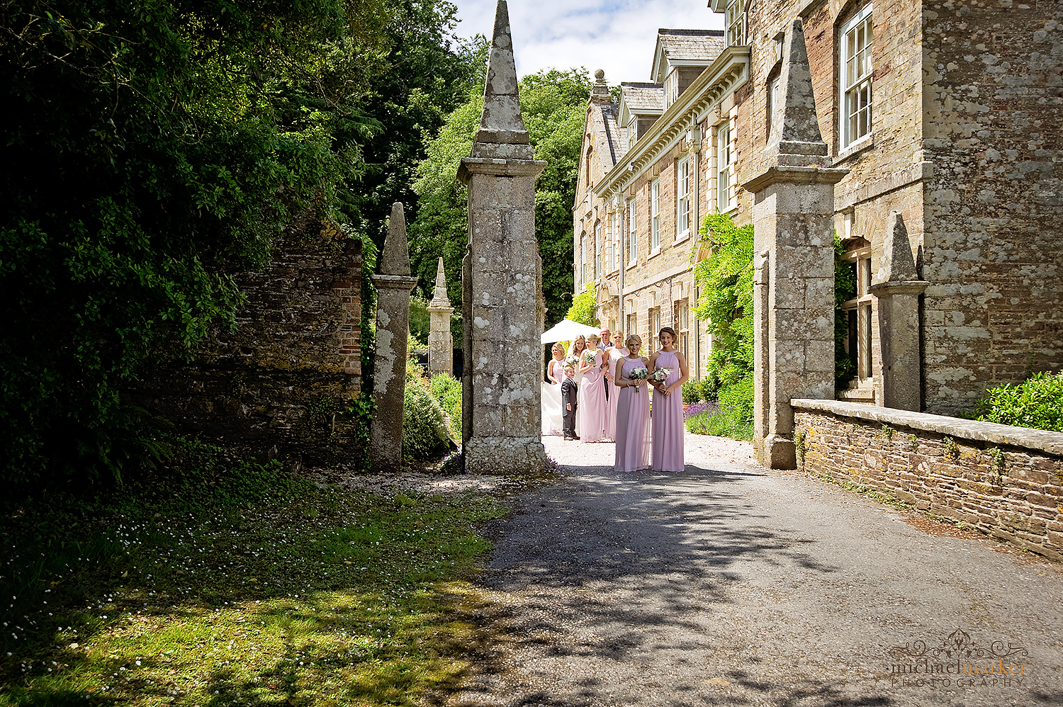 bridal-party-outside-langdon-court-in-devon