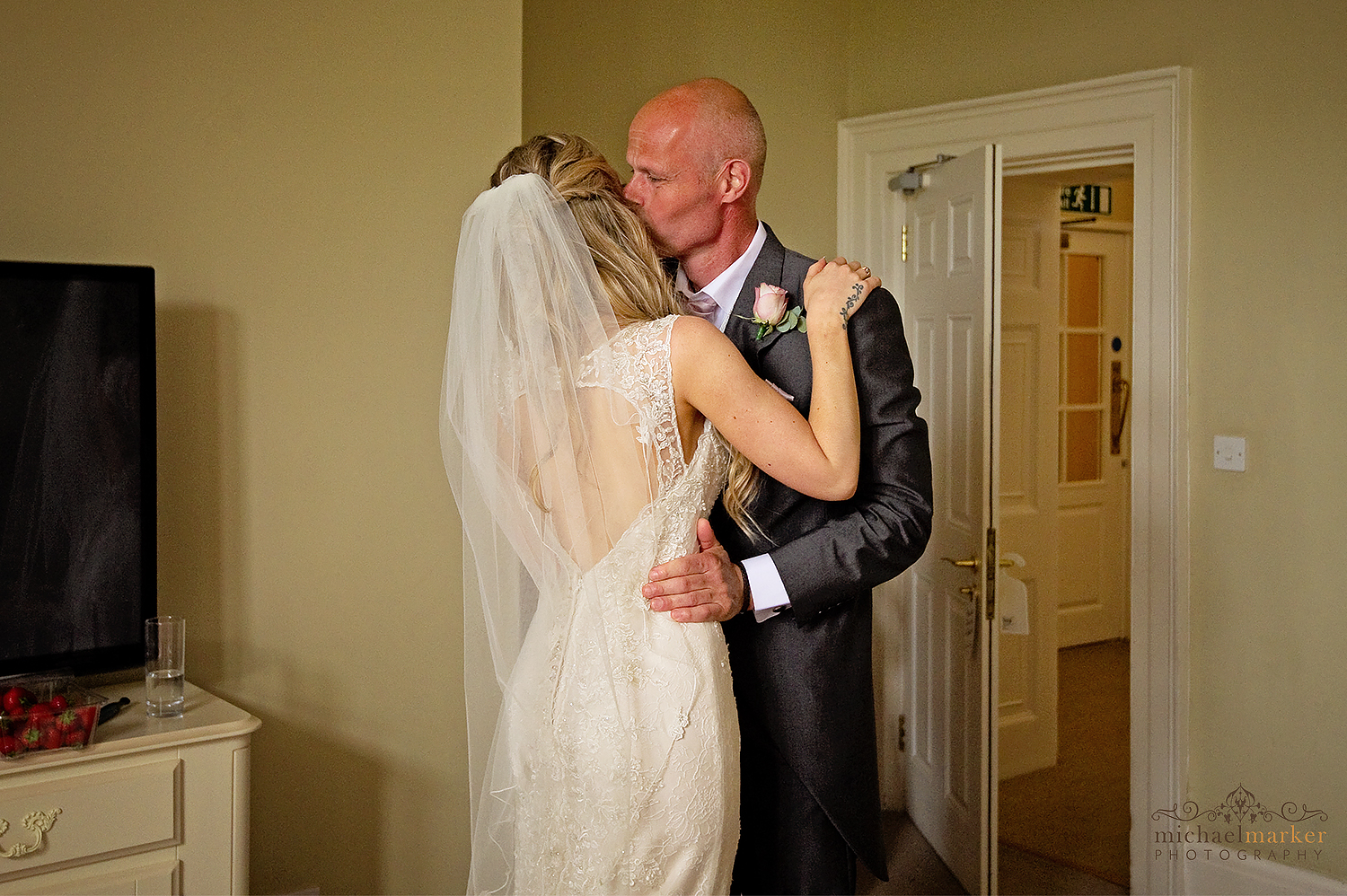 Father sees his bride daughter for first time emotional 