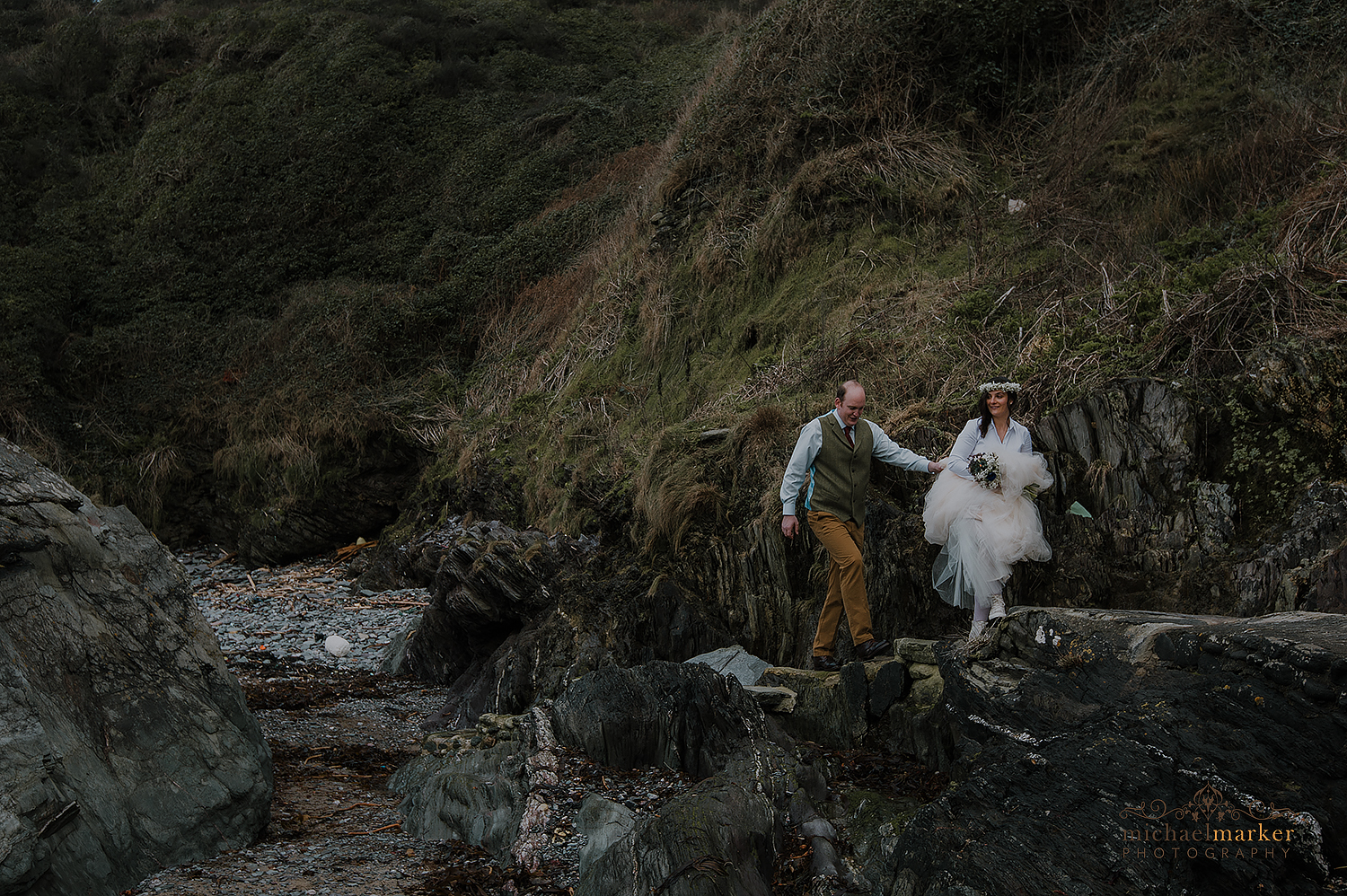 cornish-wedding-couple-at-polhawn-fort-near-tregantle