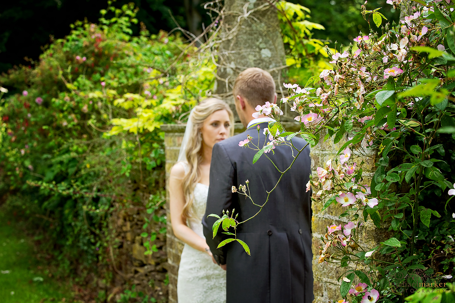 langdon-court-garden-wedding-couple