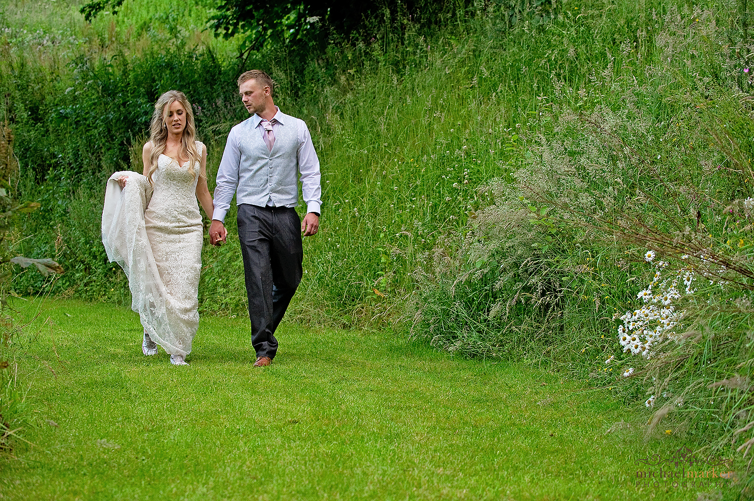 langdon-court-summer-wedding-couple