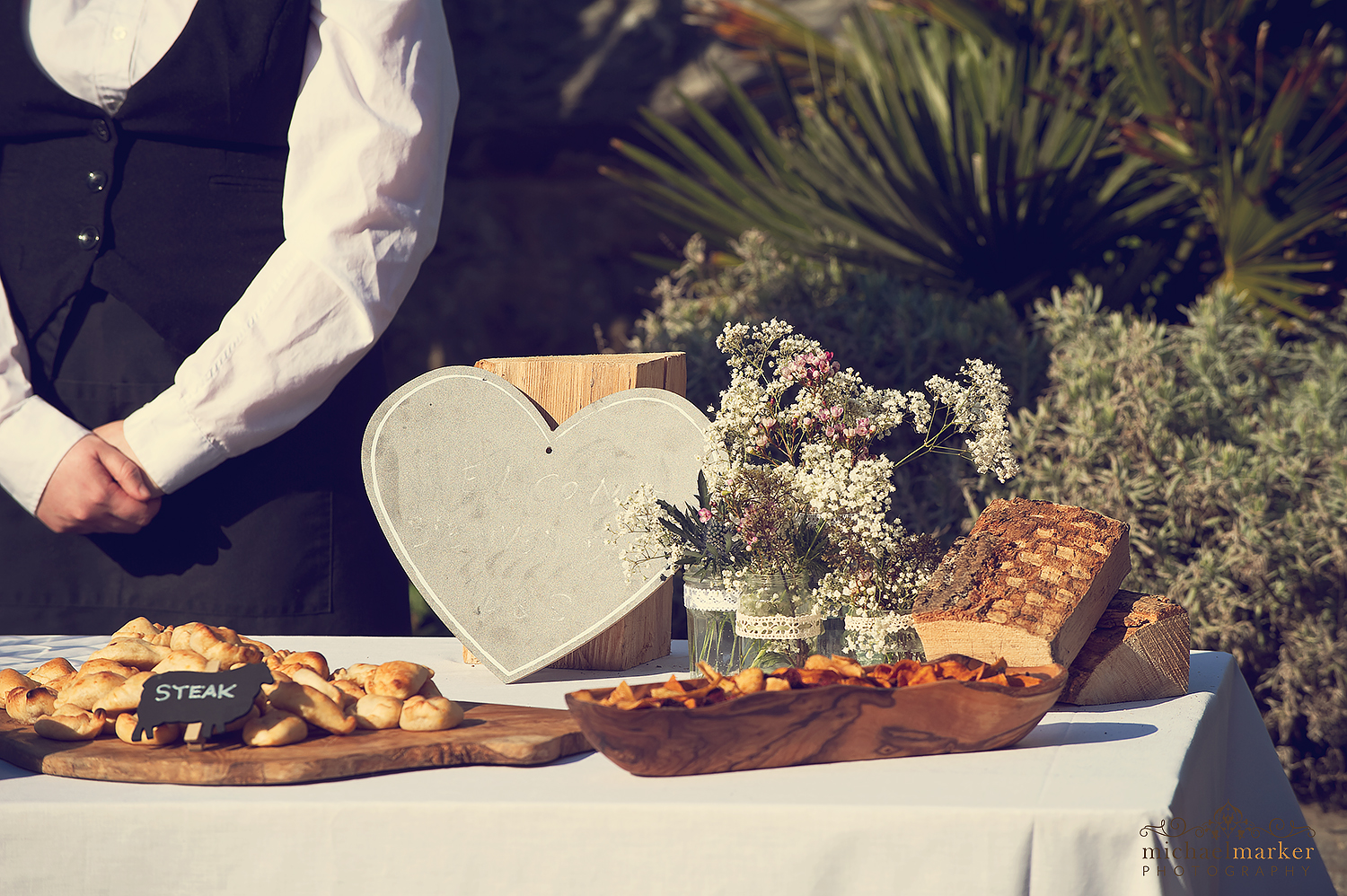 polhawn-winter-wedding-canapes