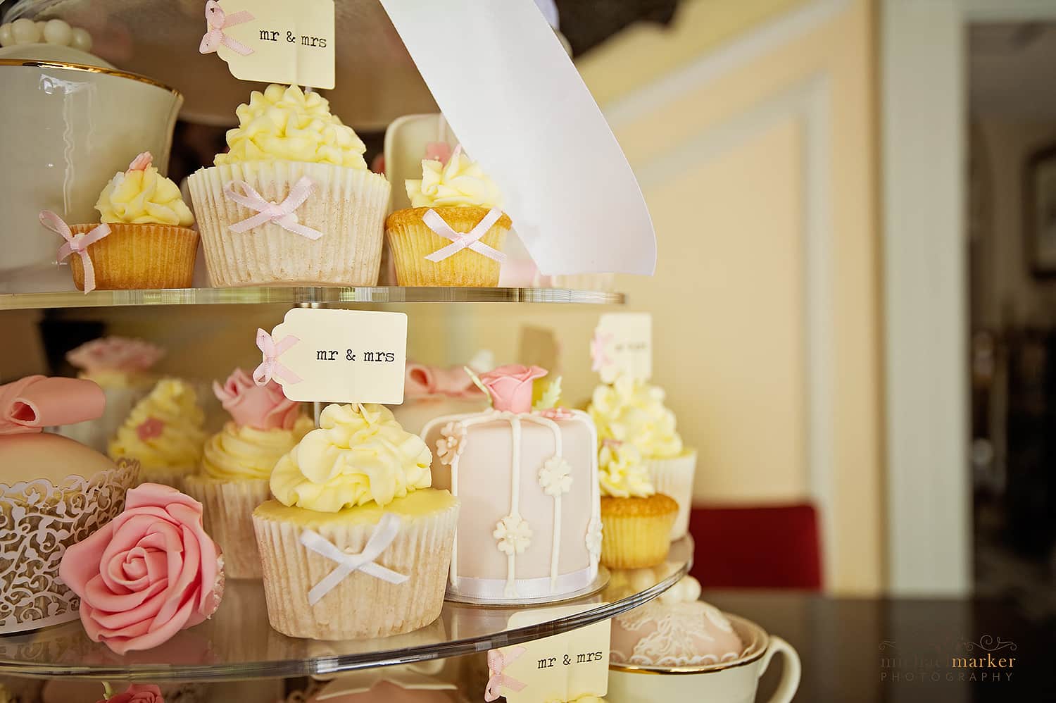 vintage wedding cup cakes Mr & Mrs