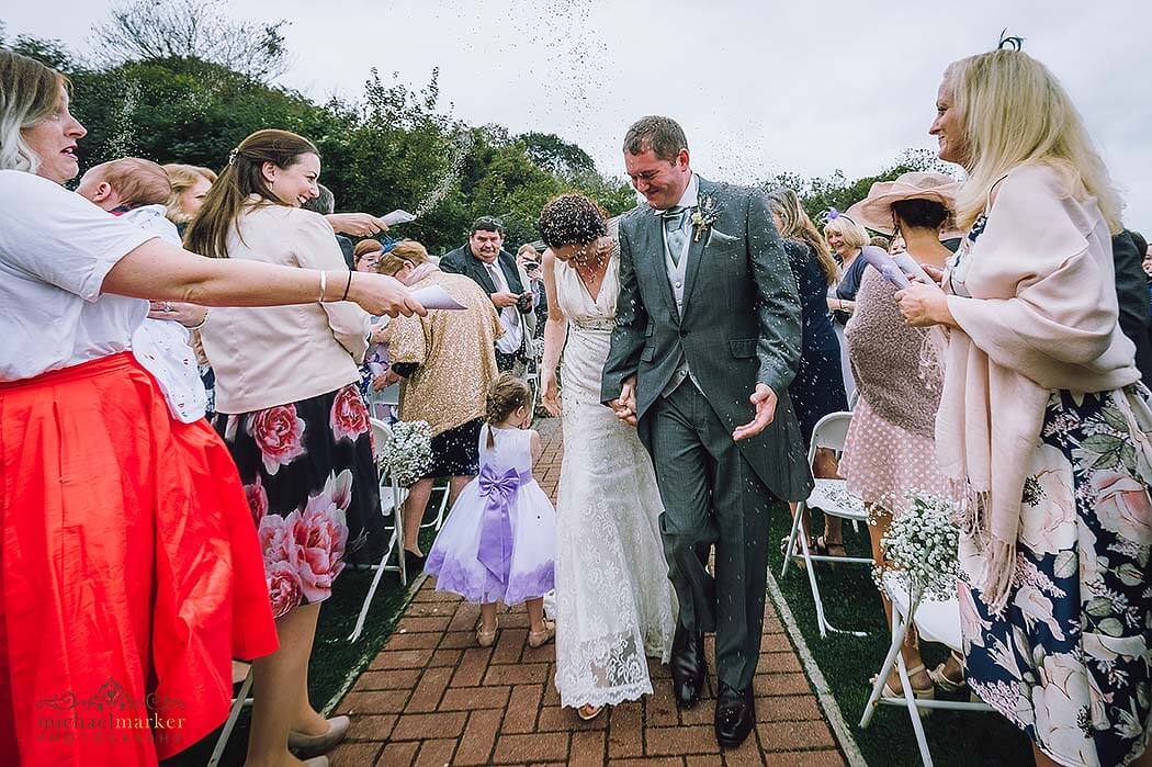 throwing-lavender-confetti-outdoor-wedding